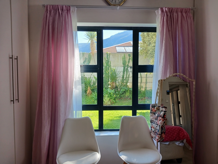 3 Bedroom Property for Sale in Heuningkloof Western Cape